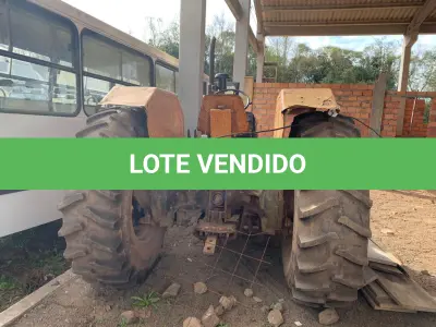 LOTE 010 - TRATOR VALMET, ano 1988