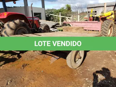 LOTE 001 - CARROÇÃO DE MADEIRA