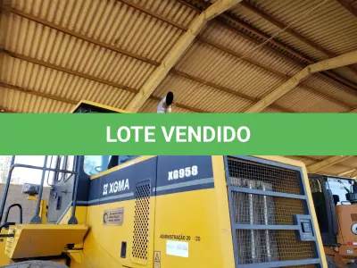 LOTE 001 - UM VEÍCULO, TIPO PÁ CARREGADEIRA, Modelo XG958, fabricação/modelo 2013