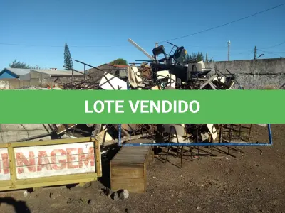 LOTE 010 - SUCATA DE CADEIRAS ESCOLARES