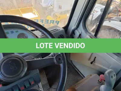 LOTE 001 - UM VEÍCULO, TIPO PÁ CARREGADEIRA, Modelo XG958, fabricação/modelo 2013