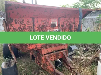 LOTE 011 - REBOQUE