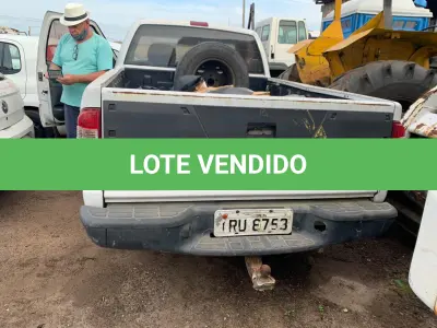 LOTE 015 - VEÍCULO GM/S10 ADVANTAGE S, ano 2010 e modelo 2011