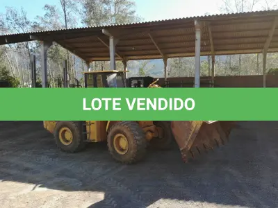 LOTE 001 - UM VEÍCULO, TIPO PÁ CARREGADEIRA, Modelo XG958, fabricação/modelo 2013