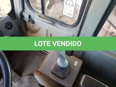 LOTE 001 - UM VEÍCULO, TIPO PÁ CARREGADEIRA, Modelo XG958, fabricação/modelo 2013