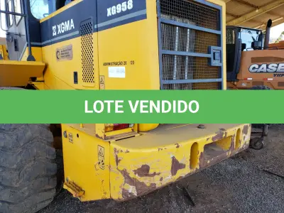 LOTE 001 - UM VEÍCULO, TIPO PÁ CARREGADEIRA, Modelo XG958, fabricação/modelo 2013