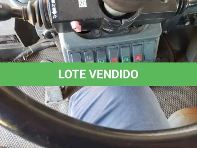 LOTE 001 - UM VEÍCULO, TIPO PÁ CARREGADEIRA, Modelo XG958, fabricação/modelo 2013