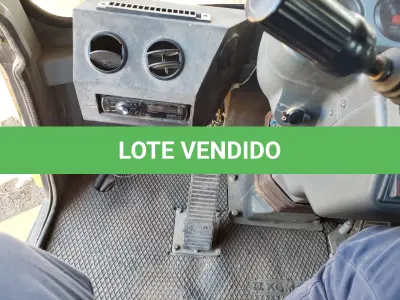LOTE 001 - UM VEÍCULO, TIPO PÁ CARREGADEIRA, Modelo XG958, fabricação/modelo 2013