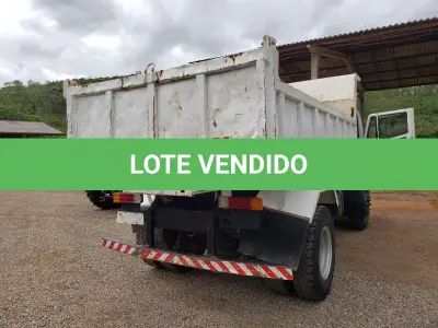 LOTE 008 - CAMINHÃO BASCULANTE, AGRALE 1.300, cor branca, ano e modelo de fabricação 2010