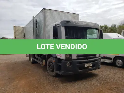 LOTE 005 - FURGÃO (BAÚ)