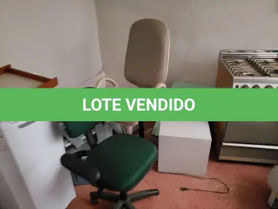 LOTE 009 - SUCATAS DE ESCRITÓRIO E ELETRODOMÉSTICOS – Cadeiras, fogão,  máquina de lavar