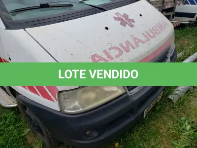 LOTE 004 - MICROONIBUS AMBULÂNCIA FIAT/DUCATO, MC TCA, PLACAS  IVB-6342, diesel, branca ano 2013, modelo 2014,