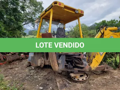 LOTE 001 - Retroescavadeira Randon, 406B, diesel, desmontada, faltando peças