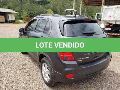 LOTE 002 - VEÍCULO GM TRACKER LT MARCA CHEVROLET, a gasolina/álcool, ano e modelo 2017