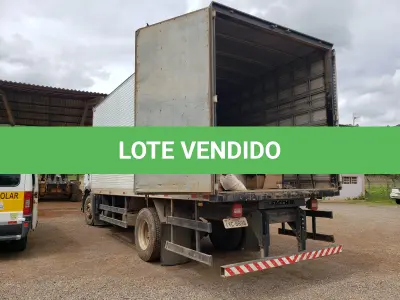 LOTE 005 - FURGÃO (BAÚ)