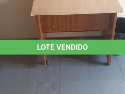 LOTE 004 - Móveis de escritório - Armários, cadeiras, mesas, arquivos entre outros