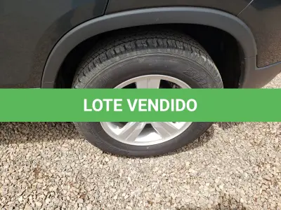 LOTE 002 - VEÍCULO GM TRACKER LT MARCA CHEVROLET, a gasolina/álcool, ano e modelo 2017