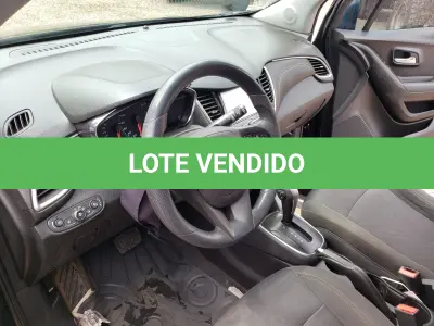 LOTE 002 - VEÍCULO GM TRACKER LT MARCA CHEVROLET, a gasolina/álcool, ano e modelo 2017