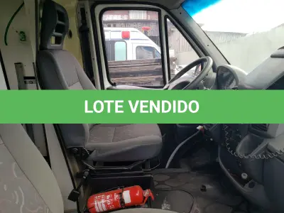 LOTE 004 - MICROONIBUS AMBULÂNCIA FIAT/DUCATO, MC TCA, PLACAS  IVB-6342, diesel, branca ano 2013, modelo 2014,