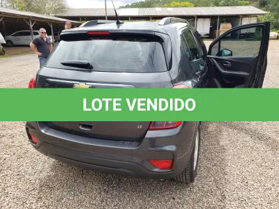LOTE 002 - VEÍCULO GM TRACKER LT MARCA CHEVROLET, a gasolina/álcool, ano e modelo 2017