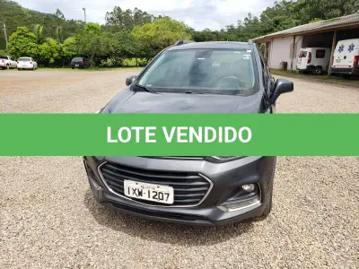 LOTE 002 - VEÍCULO GM TRACKER LT MARCA CHEVROLET, a gasolina/álcool, ano e modelo 2017