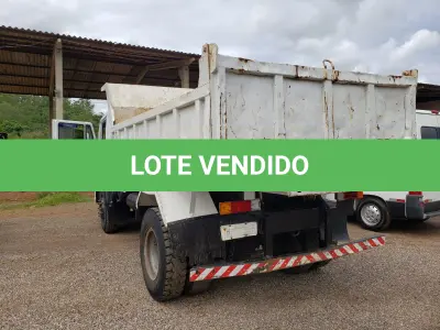 LOTE 008 - CAMINHÃO BASCULANTE, AGRALE 1.300, cor branca, ano e modelo de fabricação 2010