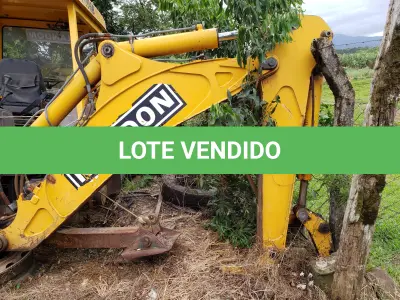 LOTE 001 - Retroescavadeira Randon, 406B, diesel, desmontada, faltando peças