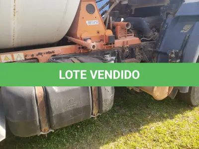 LOTE 002 - UM CAMINHÃO VW/26.280 CRM 6X4, PLACAS IVY-0076, ANO 2014, BRANCO, DIESEL