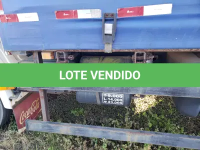 LOTE 001 - UM CAMINHÃO MERCEDEZ BENZ/ATEGO 2426, PLACAS IWG-8795, ANO 2014 MODELO 2014, RENAVAM 1034819914