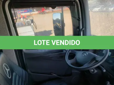 LOTE 001 - UM CAMINHÃO MERCEDEZ BENZ/ATEGO 2426, PLACAS IWG-8795, ANO 2014 MODELO 2014, RENAVAM 1034819914