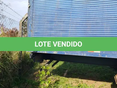 LOTE 007 - UM SEMI-REBOQUE, MARCA SR/RANDON SR FG, COM BAÚ, PLACAS CRY-2719, ANO 1999, RENAVAM 724070028, VEÍCULO RECUPERADO, COR AZUL