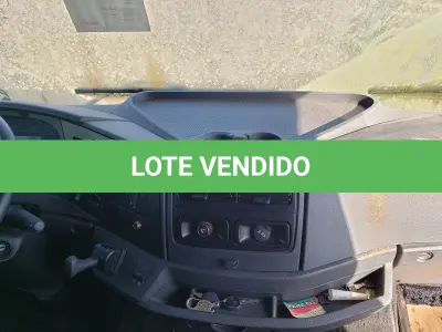 LOTE 001 - UM CAMINHÃO MERCEDEZ BENZ/ATEGO 2426, PLACAS IWG-8795, ANO 2014 MODELO 2014, RENAVAM 1034819914