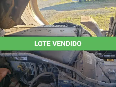 LOTE 001 - UM CAMINHÃO MERCEDEZ BENZ/ATEGO 2426, PLACAS IWG-8795, ANO 2014 MODELO 2014, RENAVAM 1034819914