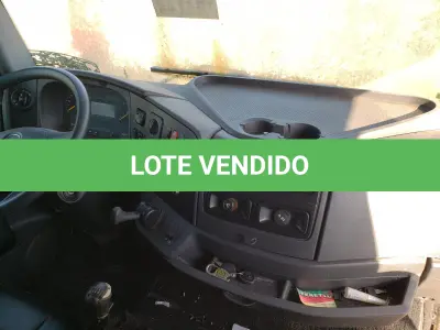 LOTE 001 - UM CAMINHÃO MERCEDEZ BENZ/ATEGO 2426, PLACAS IWG-8795, ANO 2014 MODELO 2014, RENAVAM 1034819914