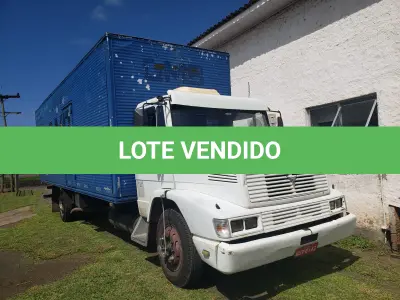 LOTE 001 - UM CAMINHÃO MERCEDES BENZ/L 1218, ano 1994, RENAVAM 621163775, COM BAÚ, PLACAS BUT-8142