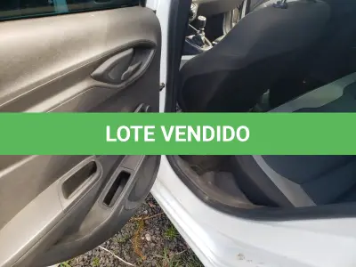 LOTE 006 - VEÍCULO CHEVROLET/ONIX, 1.0 MT IS, PLACAS IXF-8997, ANO/MODELO 2016