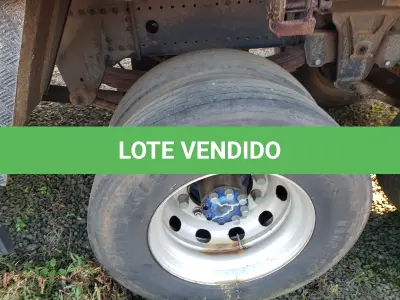 LOTE 001 - UM CAMINHÃO MERCEDEZ BENZ/ATEGO 2426, PLACAS IWG-8795, ANO 2014 MODELO 2014, RENAVAM 1034819914
