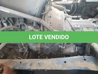 LOTE 001 - UM CAMINHÃO MERCEDEZ BENZ/ATEGO 2426, PLACAS IWG-8795, ANO 2014 MODELO 2014, RENAVAM 1034819914