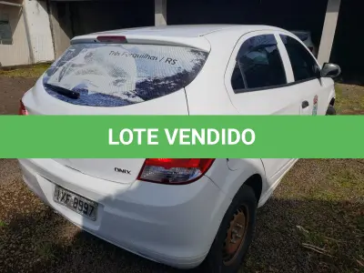LOTE 006 - VEÍCULO CHEVROLET/ONIX, 1.0 MT IS, PLACAS IXF-8997, ANO/MODELO 2016