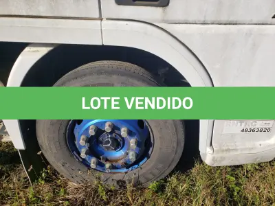 LOTE 001 - UM CAMINHÃO MERCEDEZ BENZ/ATEGO 2426, PLACAS IWG-8795, ANO 2014 MODELO 2014, RENAVAM 1034819914