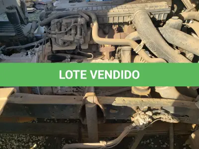 LOTE 001 - UM CAMINHÃO MERCEDEZ BENZ/ATEGO 2426, PLACAS IWG-8795, ANO 2014 MODELO 2014, RENAVAM 1034819914