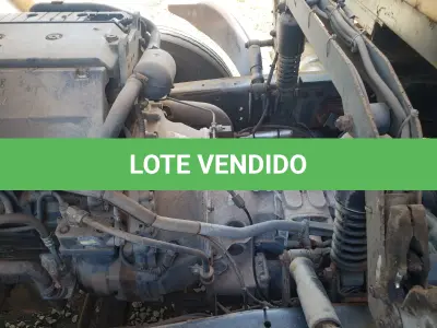 LOTE 001 - UM CAMINHÃO MERCEDEZ BENZ/ATEGO 2426, PLACAS IWG-8795, ANO 2014 MODELO 2014, RENAVAM 1034819914