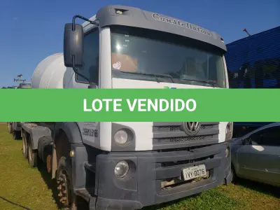LOTE 002 - UM CAMINHÃO VW/26.280 CRM 6X4, PLACAS IVY-0076, ANO 2014, BRANCO, DIESEL