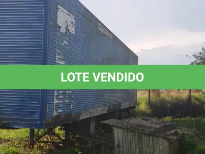 LOTE 007 - UM SEMI-REBOQUE, MARCA SR/RANDON SR FG, COM BAÚ, PLACAS CRY-2719, ANO 1999, RENAVAM 724070028, VEÍCULO RECUPERADO, COR AZUL