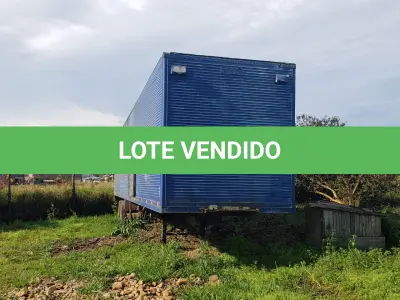 LOTE 007 - UM SEMI-REBOQUE, MARCA SR/RANDON SR FG, COM BAÚ, PLACAS CRY-2719, ANO 1999, RENAVAM 724070028, VEÍCULO RECUPERADO, COR AZUL