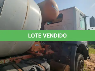 LOTE 002 - UM CAMINHÃO VW/26.280 CRM 6X4, PLACAS IVY-0076, ANO 2014, BRANCO, DIESEL