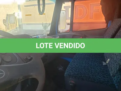 LOTE 003 - UM CAMINHÃO MERCEDES BENZ/L 1418R, PLACAS AJI-8263, ANO/MODELO 2000, COR AZUL