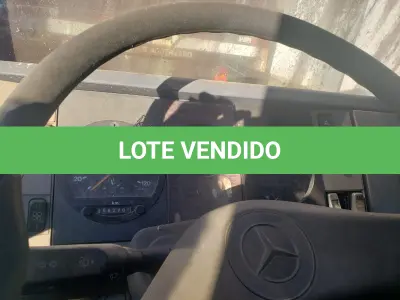 LOTE 001 - UM CAMINHÃO MERCEDES BENZ/710, PLACAS IKD-3985, COR AZUL, ANO/MODELO 2001, RENAVAM 763454389.