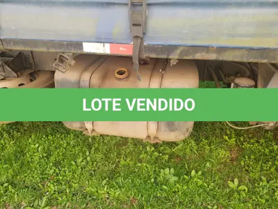 LOTE 002 - UM CAMINHÃO FORD/CARGO 2428E, PLACAS IOZ-7081, ANO 2008, MODELO 2009, CMT, 35,00 TONELADAS, COM CARROCERIA 9M