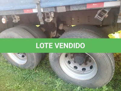 LOTE 002 - UM CAMINHÃO FORD/CARGO 2428E, PLACAS IOZ-7081, ANO 2008, MODELO 2009, CMT, 35,00 TONELADAS, COM CARROCERIA 9M